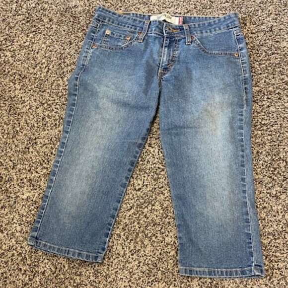 LEVIS SuperLow 518 CAPRI crop STRETCH Med Wash DENIM JEANS* 1(run big) so 2 or 4 - Picture 1 of 8